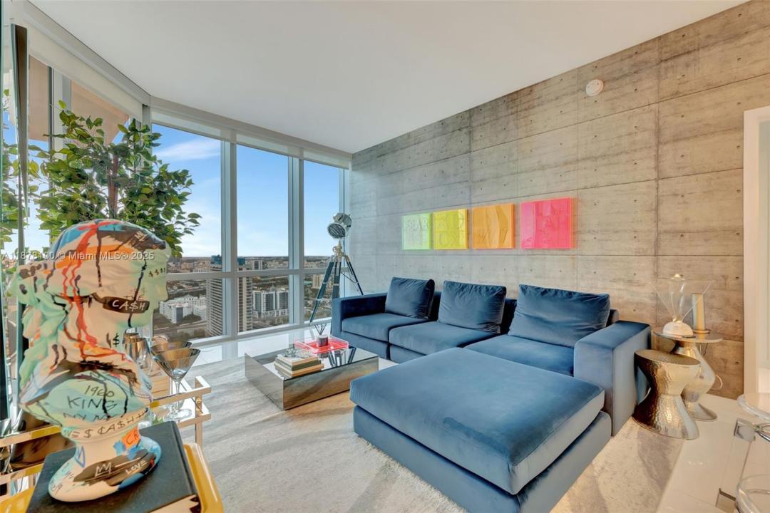 851 NE 1st Ave 2708, Miami, Florida 33132, Estados Unidos