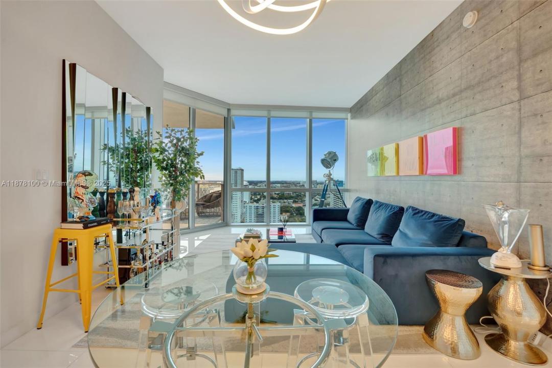 851 NE 1st Ave 2708, Miami, Florida 33132, Estados Unidos