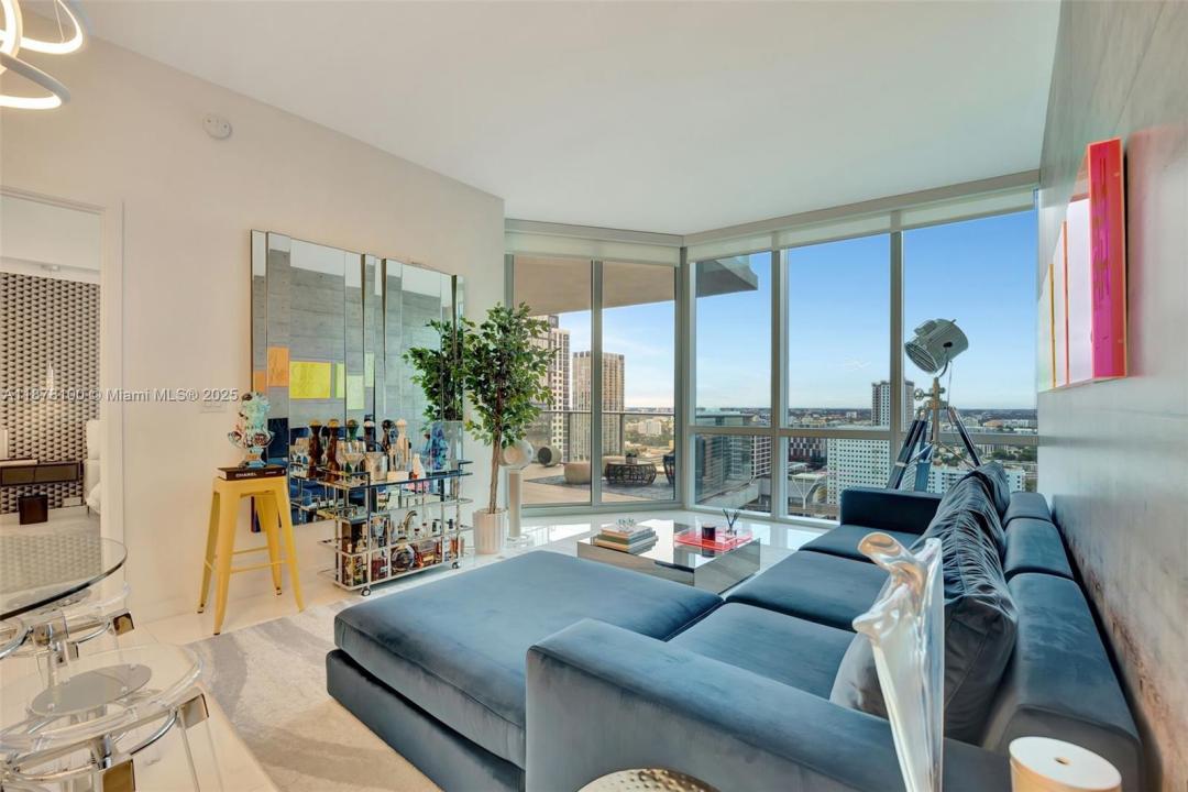 851 NE 1st Ave 2708, Miami, Florida 33132, Estados Unidos