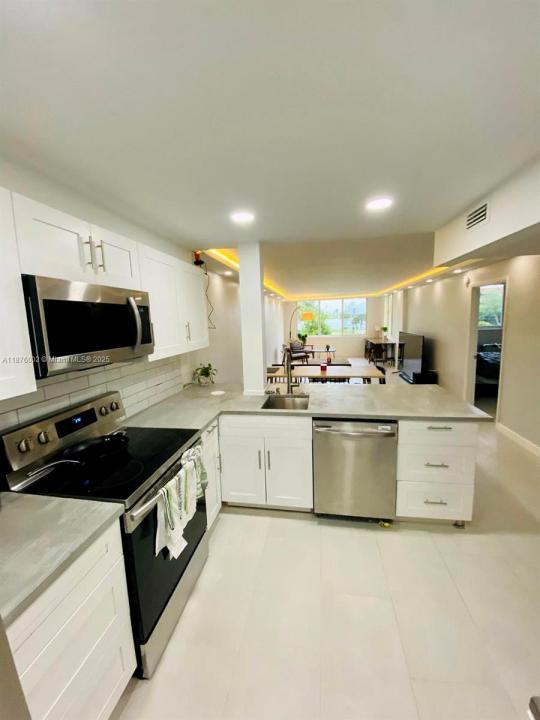 441 NE 195th St 205, Miami, Флорида 33179, Соединенные Штаты