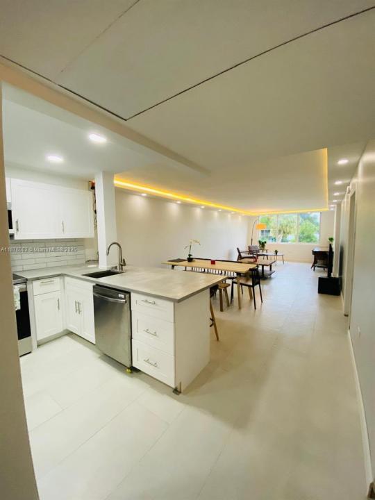 441 NE 195th St 205, Miami, Флорида 33179, Соединенные Штаты