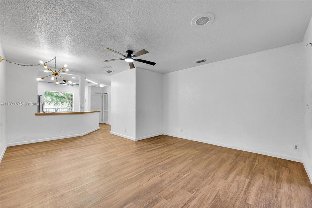 9158 NW 40th St 201-1, Coral Springs, Флорида 33065, Соединенные Штаты
