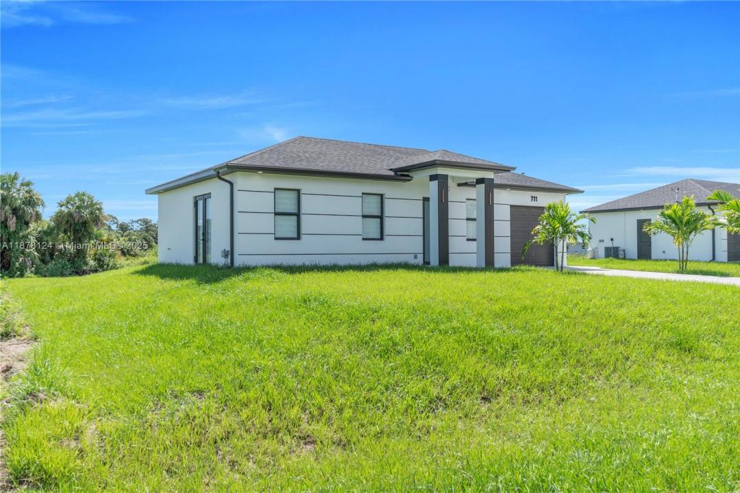 711 ROMA AVE S, Lehigh Acres, Florida 33974, Stati Uniti
