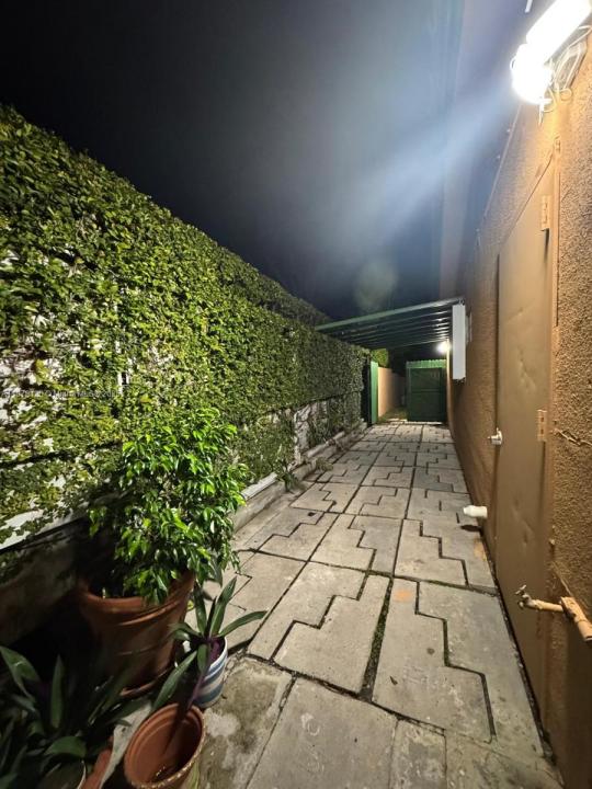 89xx SW 83rd St 1, Miami, Floryda 33173, USA