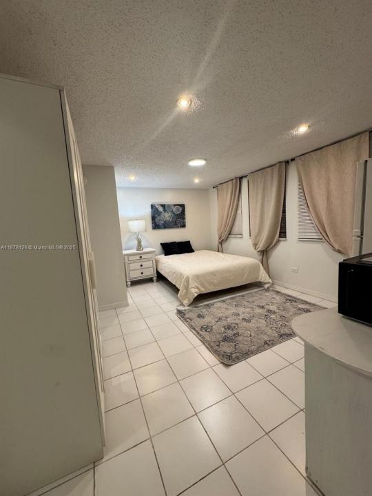 89xx SW 83rd St 1, Miami, Floryda 33173, USA
