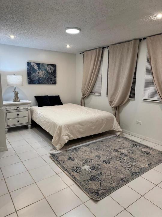 89xx SW 83rd St 1, Miami, Floryda 33173, USA