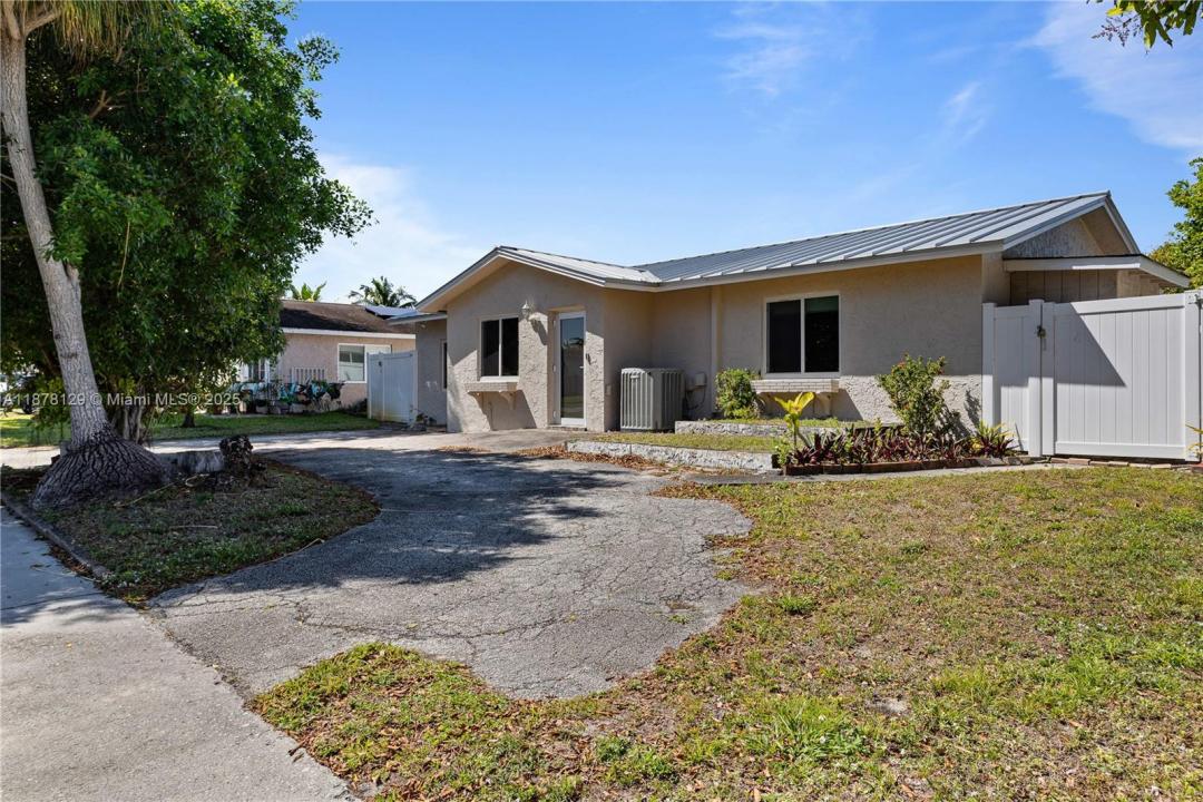 405 SW 73rd Ave, North Lauderdale, Florida 33068, USA