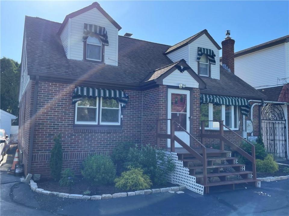 1041 Atwood Avenue, Johnston, Rhode Island 02919