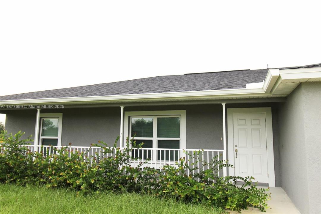 555 Oakshire Ln, Lehigh Acres, Florida 33935