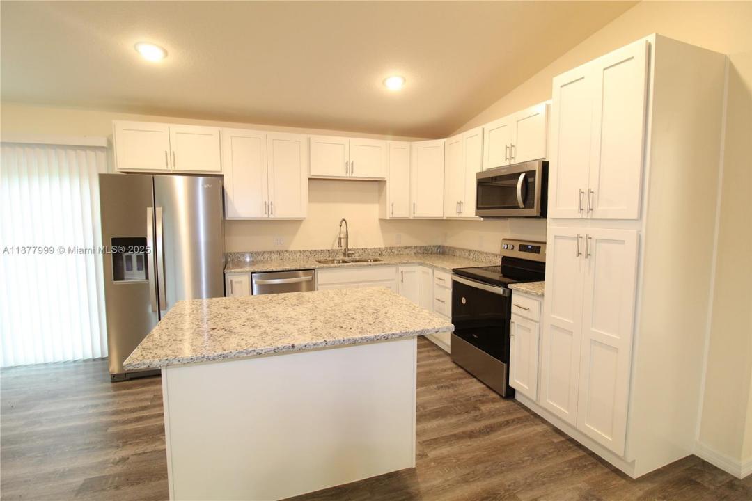 555 Oakshire Ln, Lehigh Acres, Florida 33935