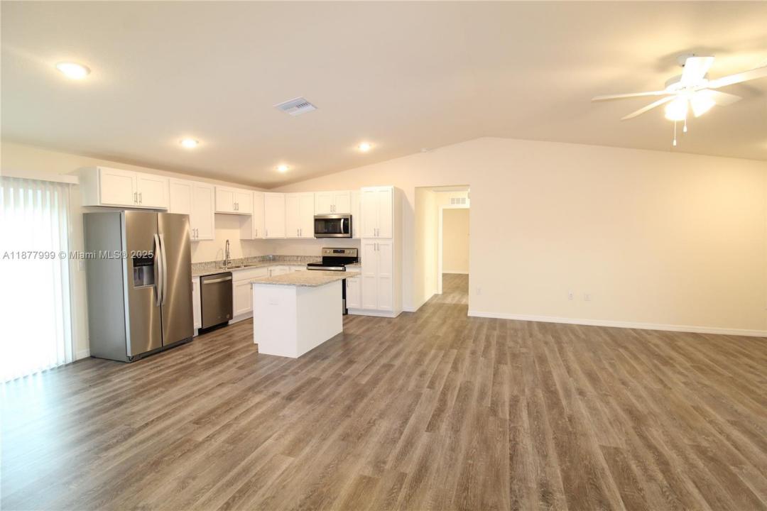 555 Oakshire Ln, Lehigh Acres, Florida 33935
