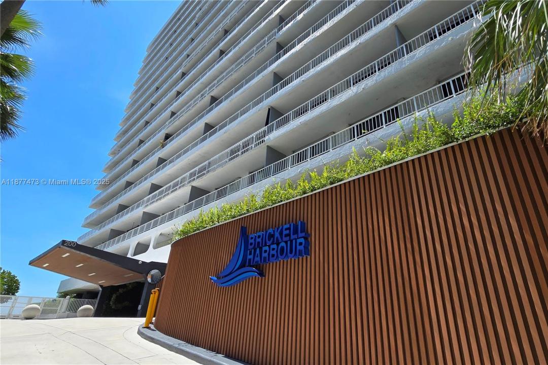 200 SE 15th Rd 6F, Miami, Florida 33129, USA