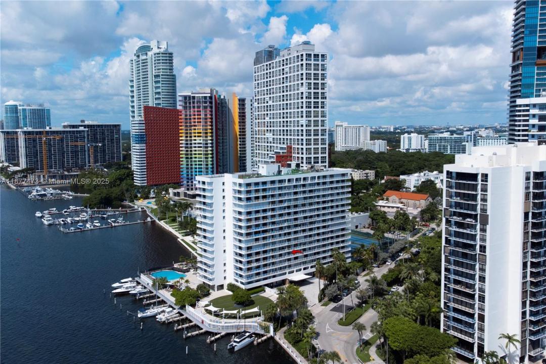 200 SE 15th Rd 6F, Miami, Florida 33129, USA