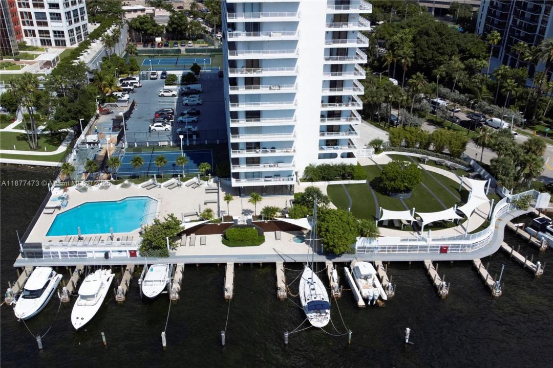 200 SE 15th Rd 6F, Miami, Florida 33129, USA