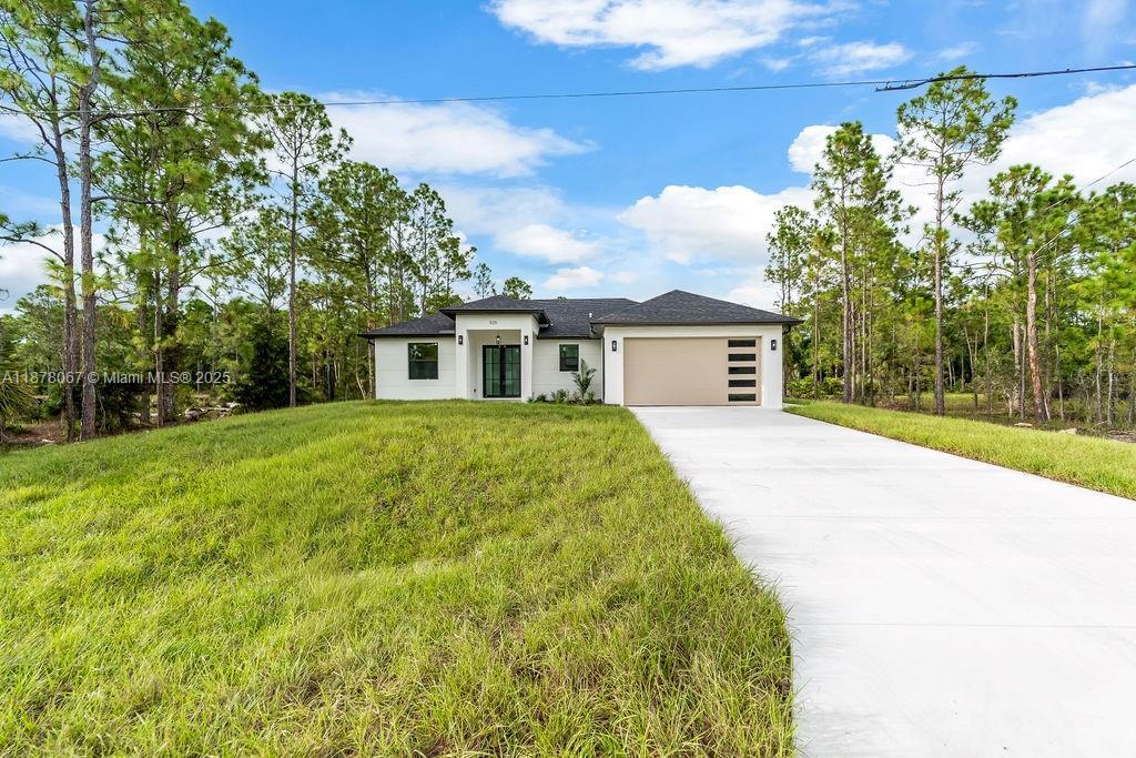 529 Allison St E, Lehigh Acres, Floryda 33974, USA