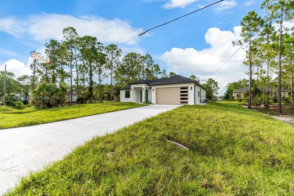 529 Allison St E, Lehigh Acres, Floryda 33974, USA
