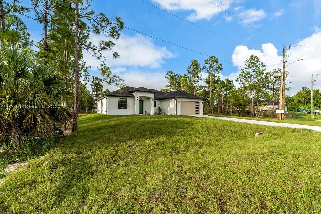 529 Allison St E, Lehigh Acres, Floryda 33974, USA