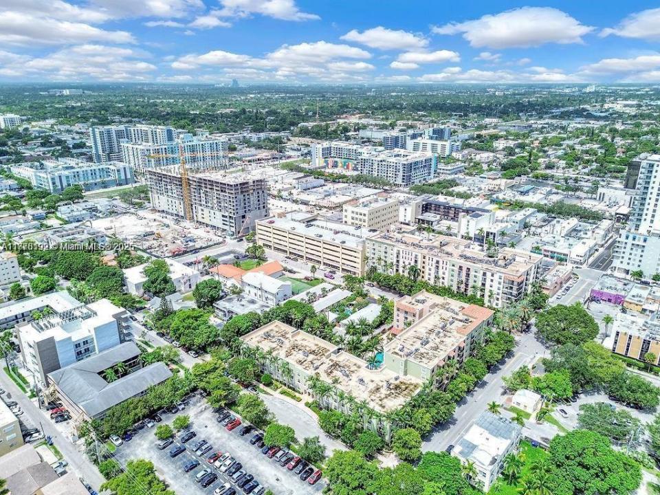 2005 Jefferson St 205, Hollywood, Florida 33020