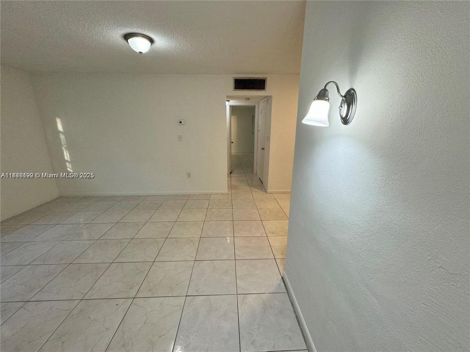 2005 Jefferson St 205, Hollywood, Florida 33020