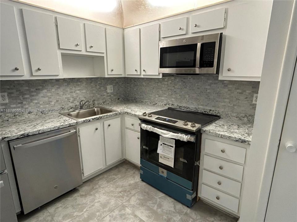 2061 NW 47th Ter 212, Lauderhill, Florida 33313, HOA KỲ