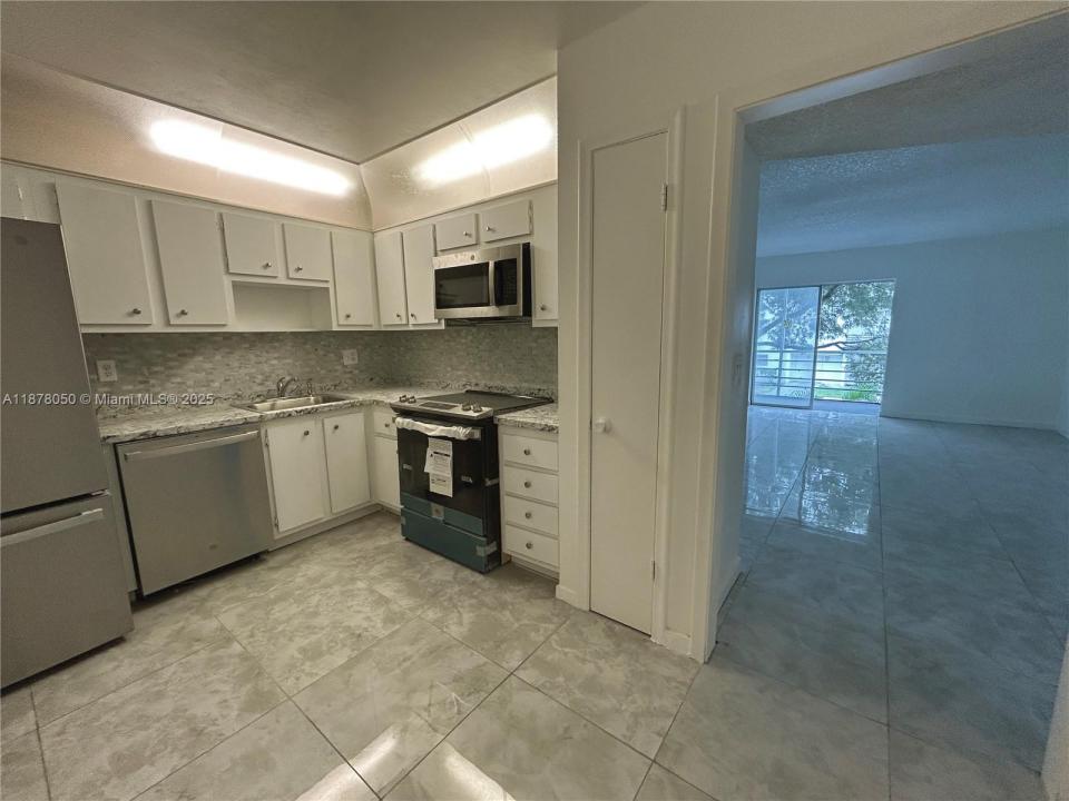 2061 NW 47th Ter 212, Lauderhill, Florida 33313, HOA KỲ
