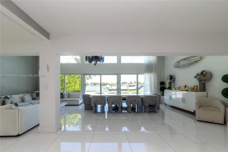 1215 N Biscayne Point Rd, Miami Beach, Florida 33141, USA