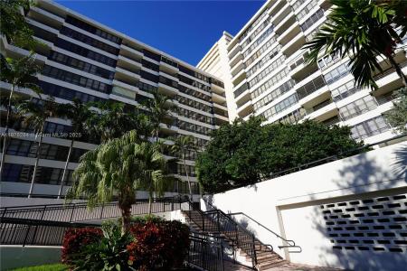 2500 Parkview Dr 2020, Hallandale Beach, Florida 33009, USA