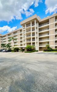 2651 S Course Dr 307, Pompano Beach, Florida 33069, USA