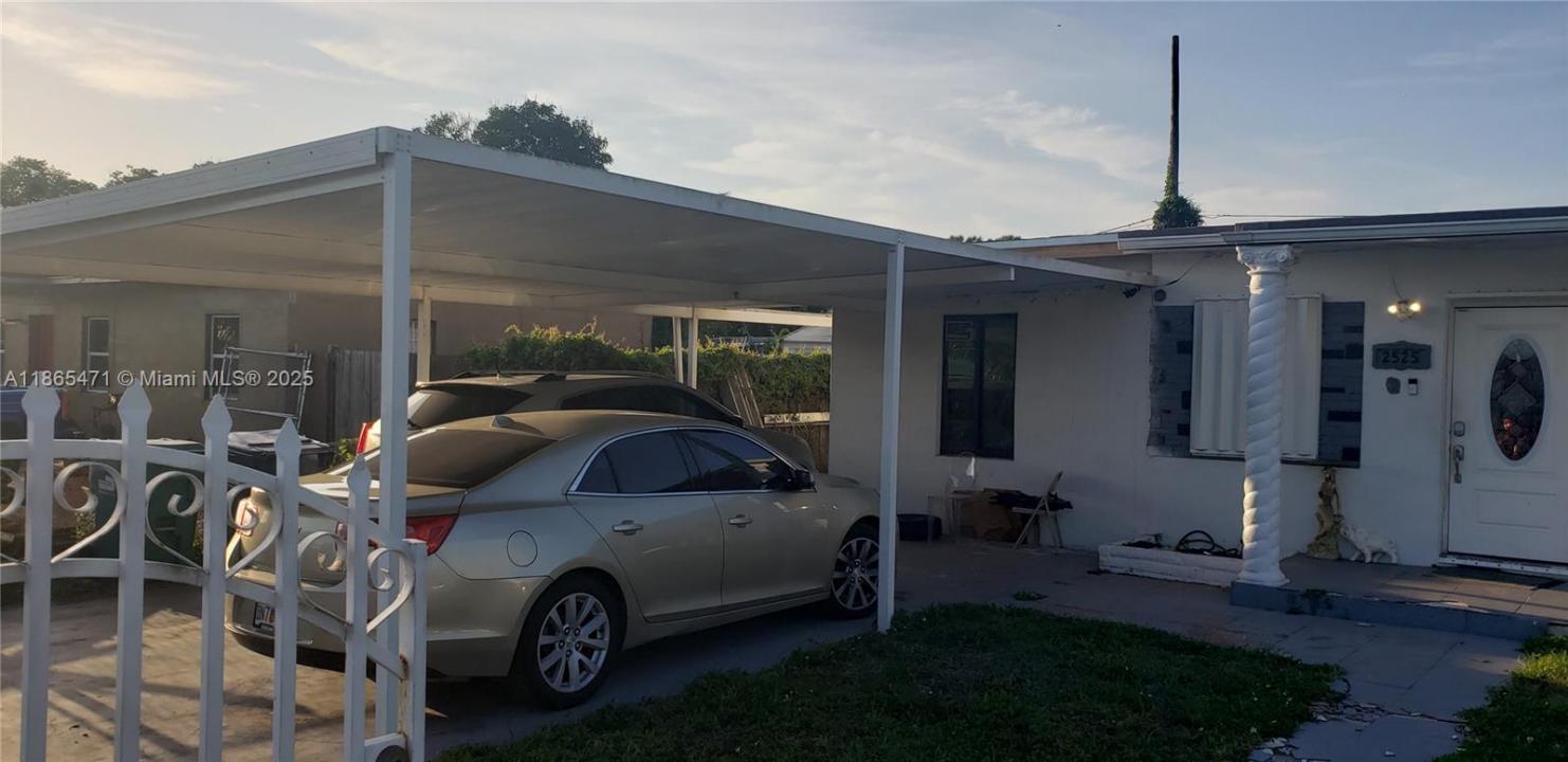2525 NW 156th St, Miami Gardens, Florida 33054, Estados Unidos