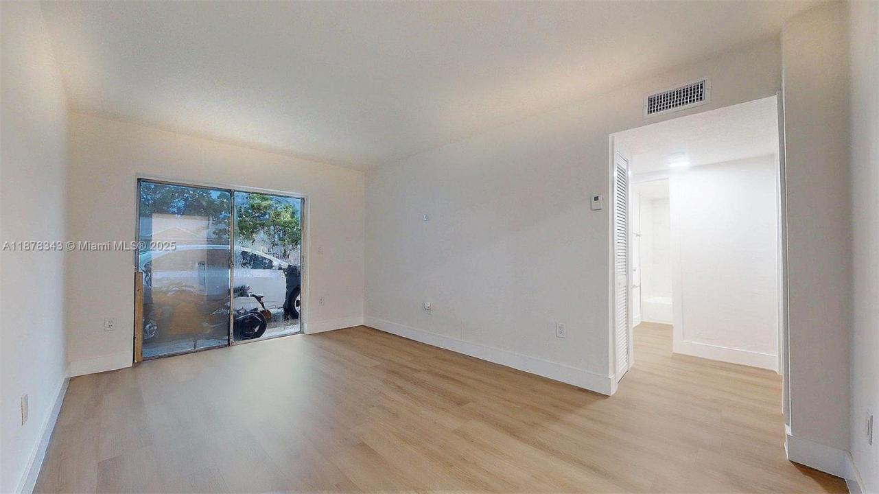 567 SW 3rd St 1, Miami, Florida 33130, USA