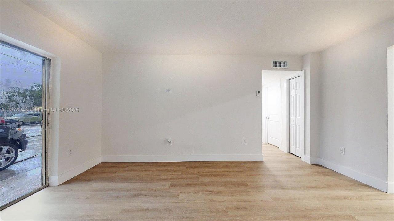 567 SW 3rd St 1, Miami, Florida 33130, USA