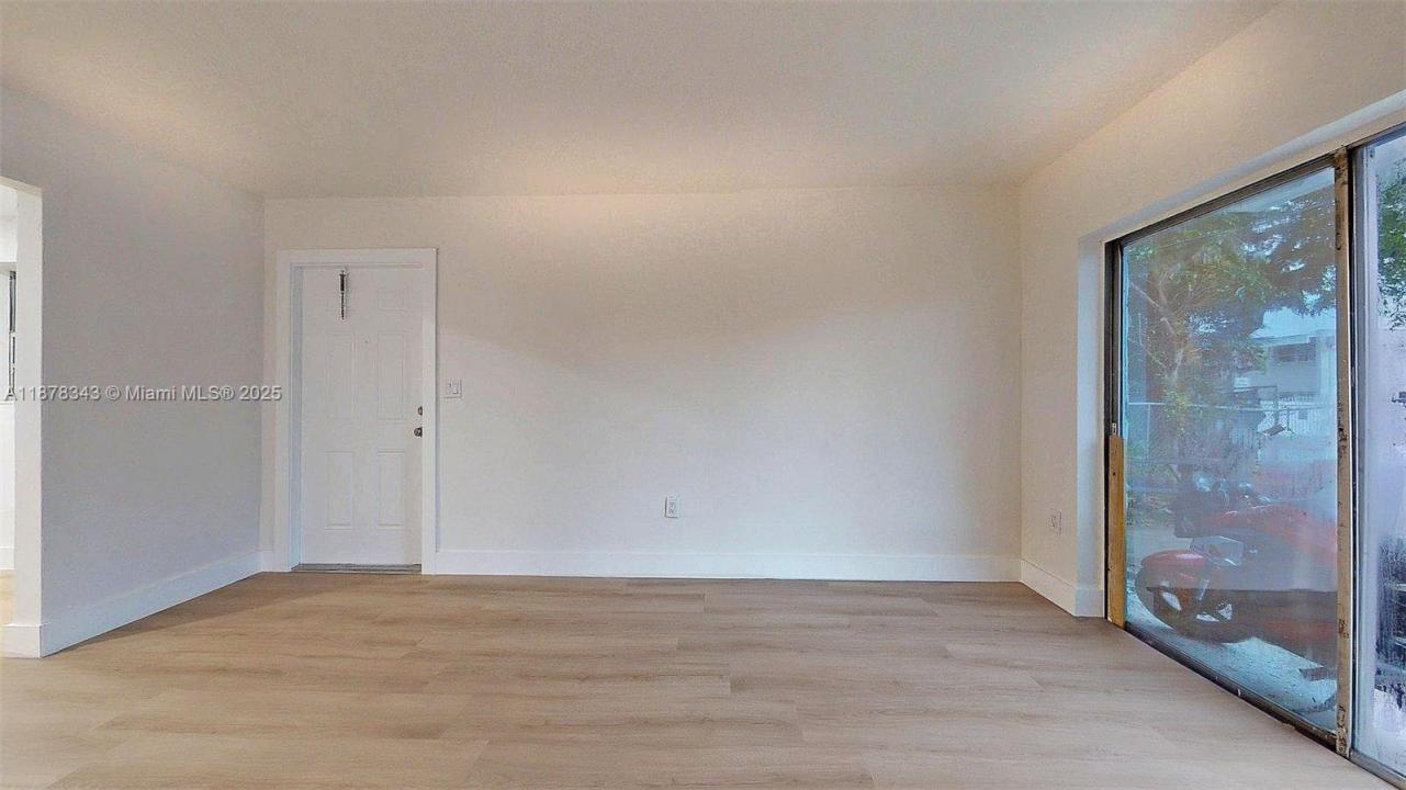 567 SW 3rd St 1, Miami, Florida 33130, USA