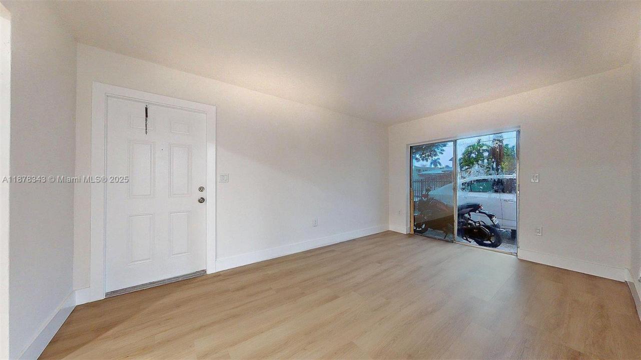 567 SW 3rd St 1, Miami, Florida 33130, USA