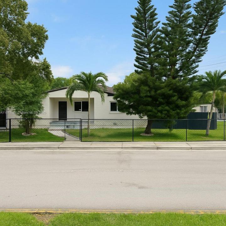 945 Sharazad Blvd, Opa-Locka, Florida 33054, USA