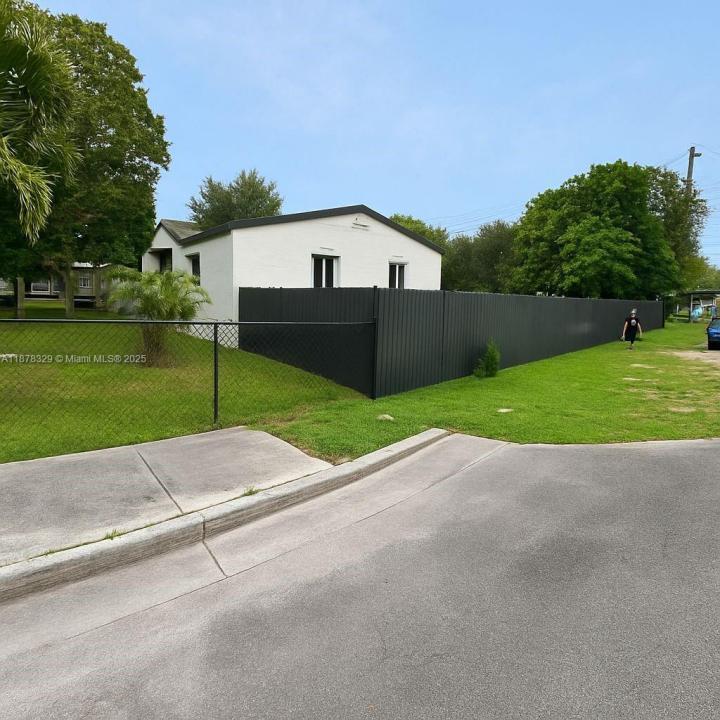 945 Sharazad Blvd, Opa-Locka, Florida 33054, USA