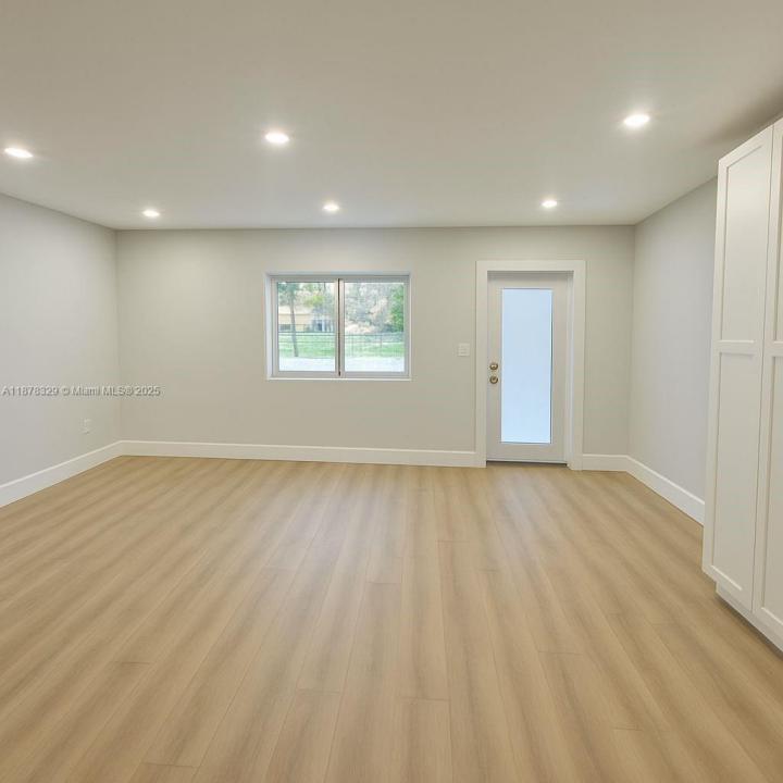 945 Sharazad Blvd, Opa-Locka, Florida 33054, USA