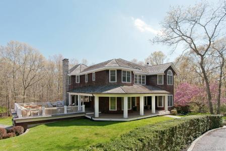 1477 Deerfield Road, Southampton, New York 11976