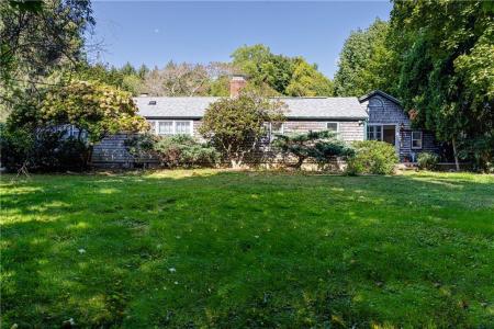 40 Indian Terrace, Middletown, RI 02842, USA