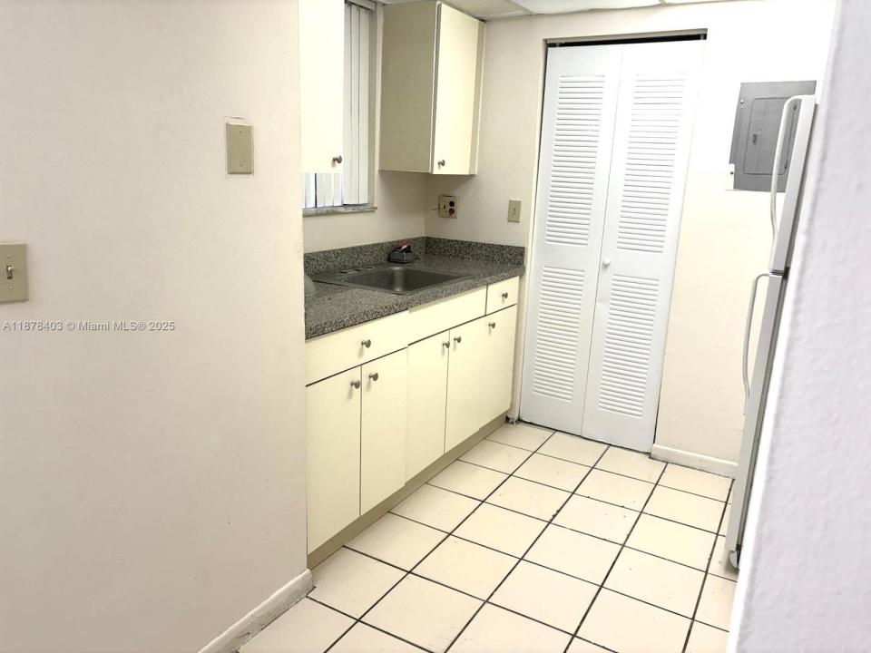 566 NW 114th Ave 203, Sweetwater, 佛羅里達州 33172, 美國