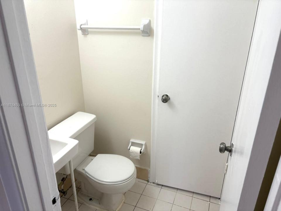 566 NW 114th Ave 203, Sweetwater, 佛羅里達州 33172, 美國