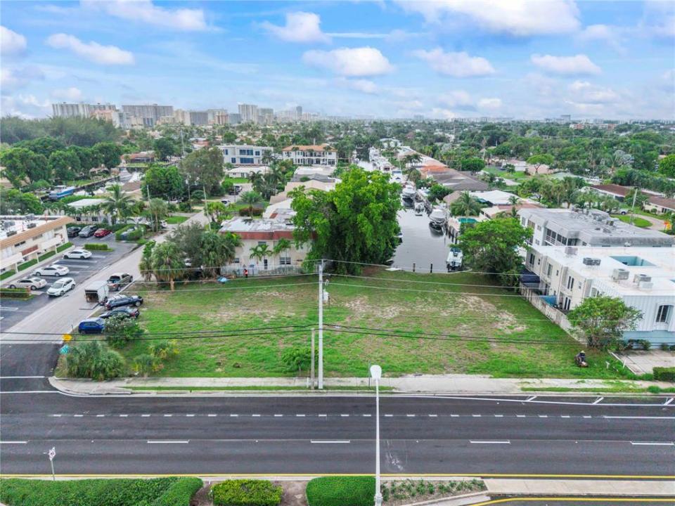 2716 NE 14th Street Cswy, Pompano Beach, Floryda 33062, USA