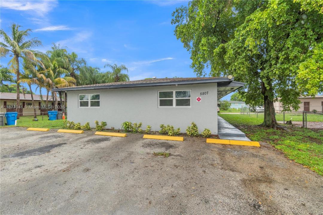 5807 SW 27th St 1, West Park, フロリダ 33023, アメリカ合衆国