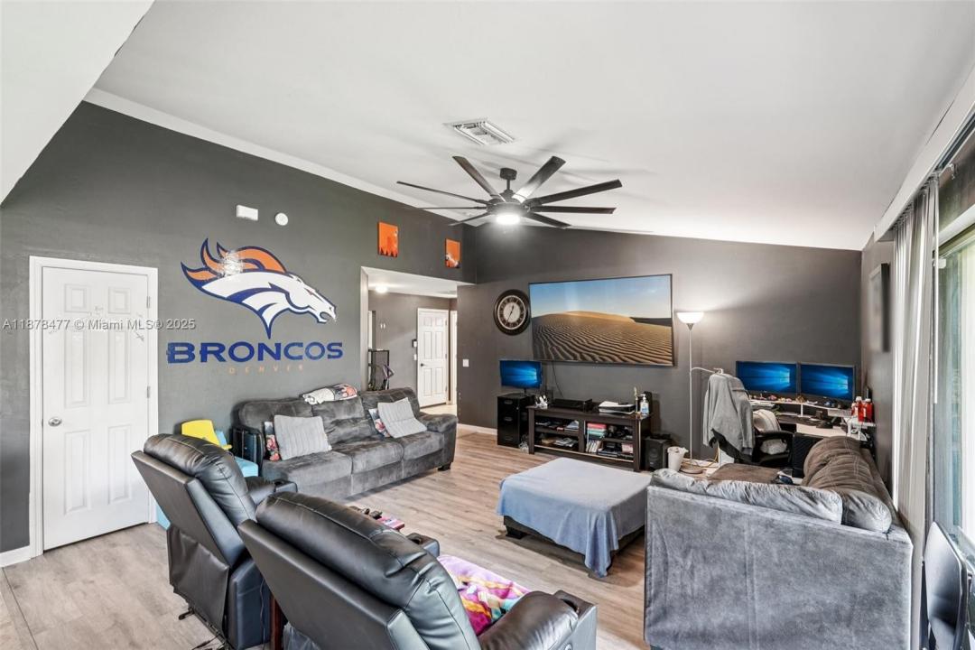 230 NE 9th ave, Cape Coral, Flórida 33909, Estados Unidos