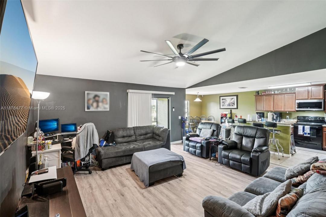 230 NE 9th ave, Cape Coral, Flórida 33909, Estados Unidos