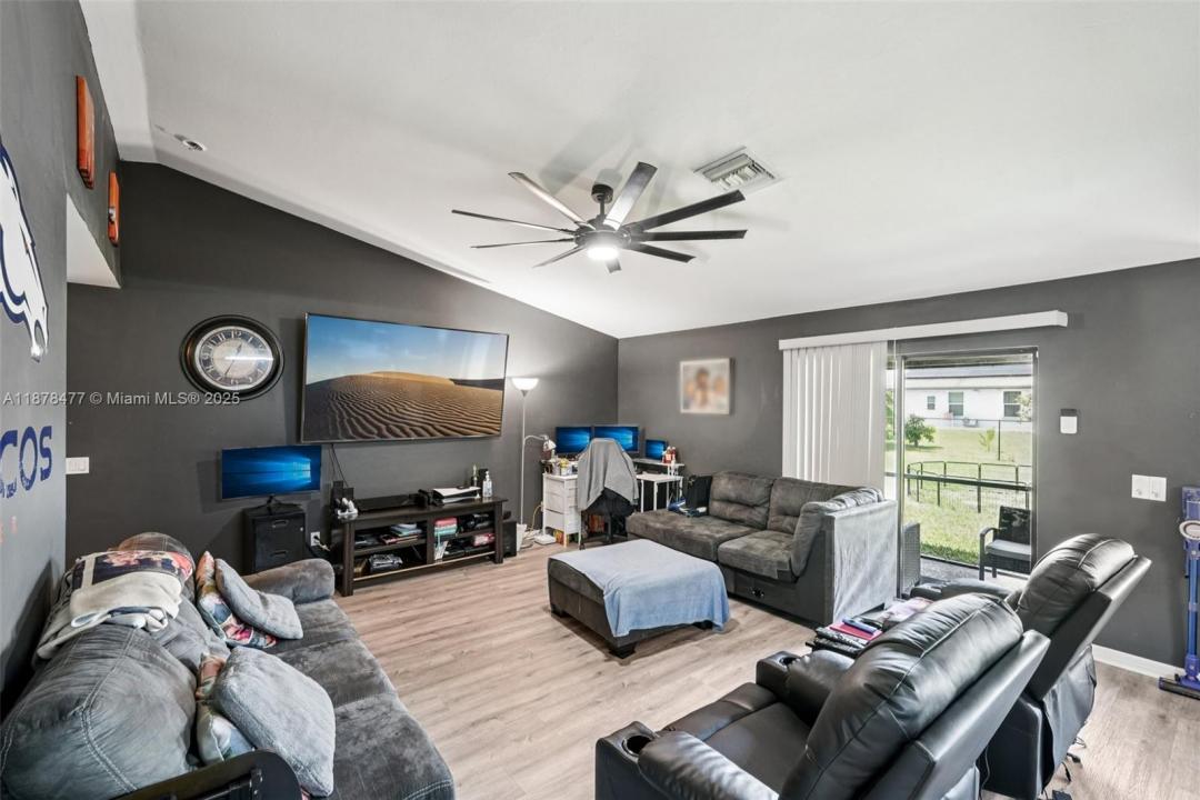 230 NE 9th ave, Cape Coral, Flórida 33909, Estados Unidos