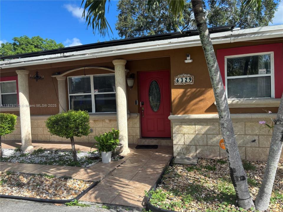 6329 Fletcher St, Hollywood, Florida 33023, USA