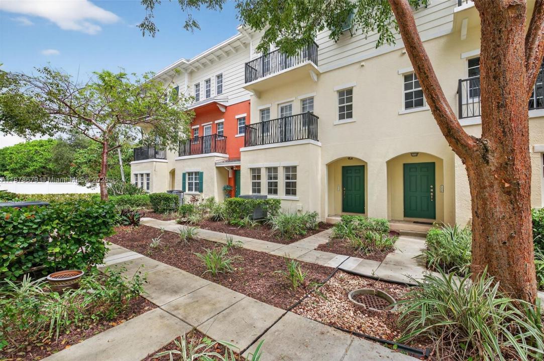 617 SW 1st Ave, Pompano Beach, Floryda 33060, USA
