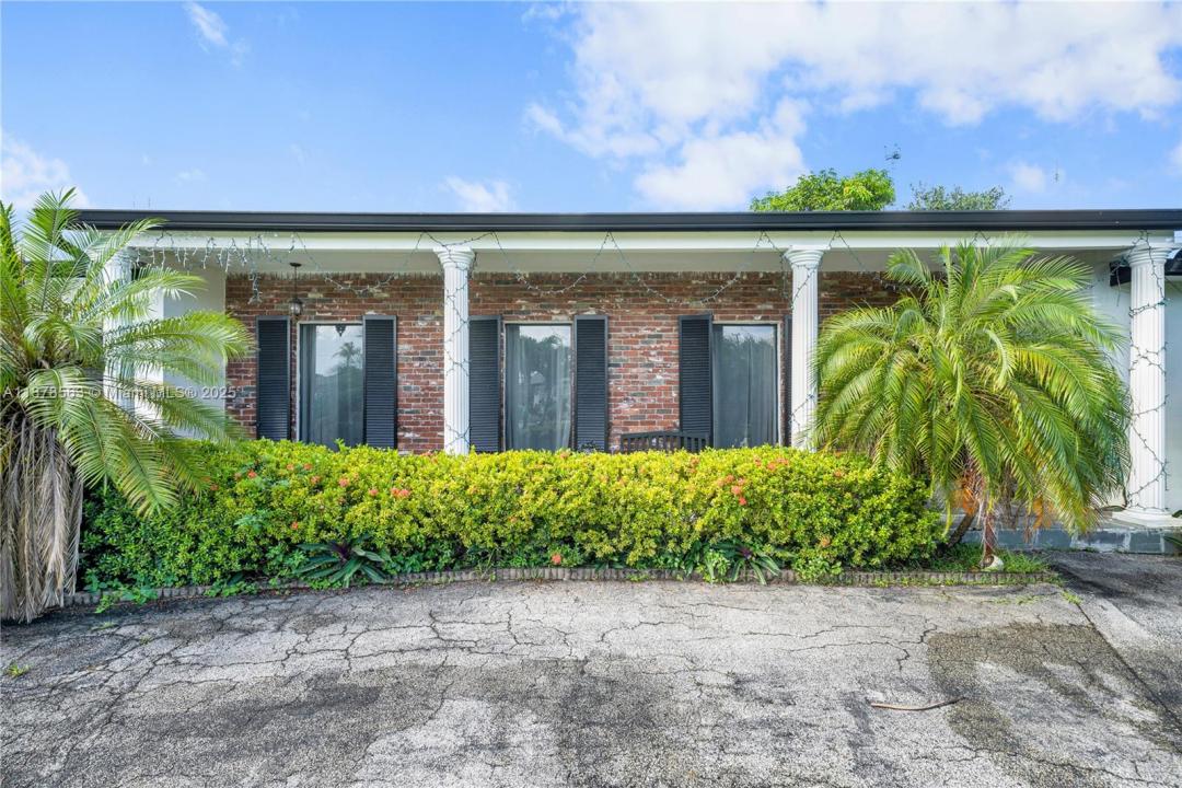 801 NW 203rd St, Miami Gardens, Florida 33169, USA