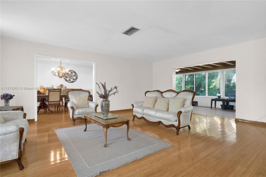 801 NW 203rd St, Miami Gardens, Florida 33169, USA