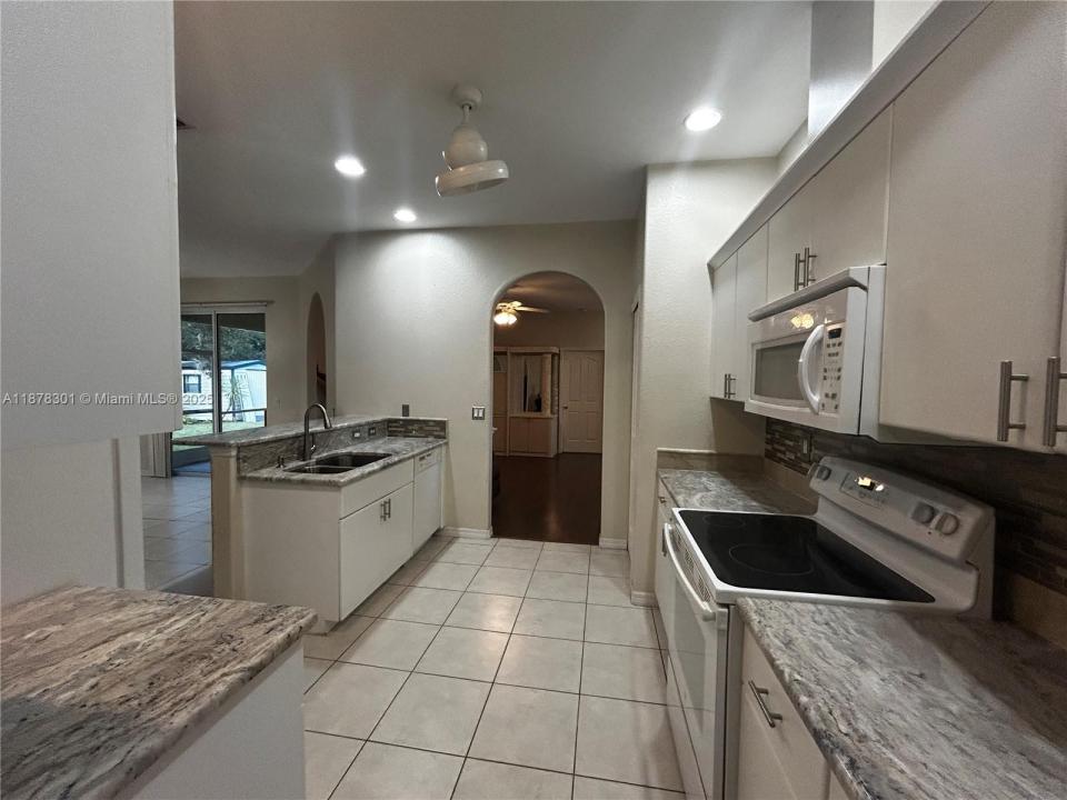 3894 Roderigo, North Port, Florida 34286, Estados Unidos